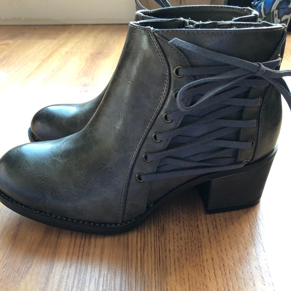 Brand New Beautiful Olive Booties - Picture 3 of 6